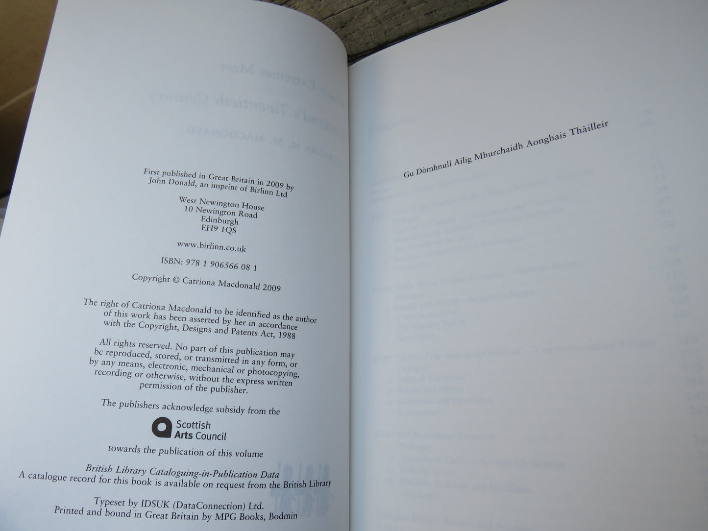 Whaur Extremes Meet Scotland's Twentieth Century By Catriona M.M. MacDonald 2009