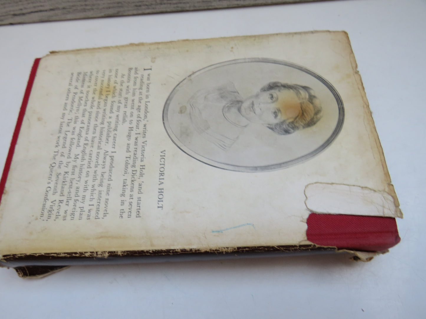 The Queen's Confession, The Story of Marie Antoinette by Victoria Holt (Historical Fiction Book, 1969)