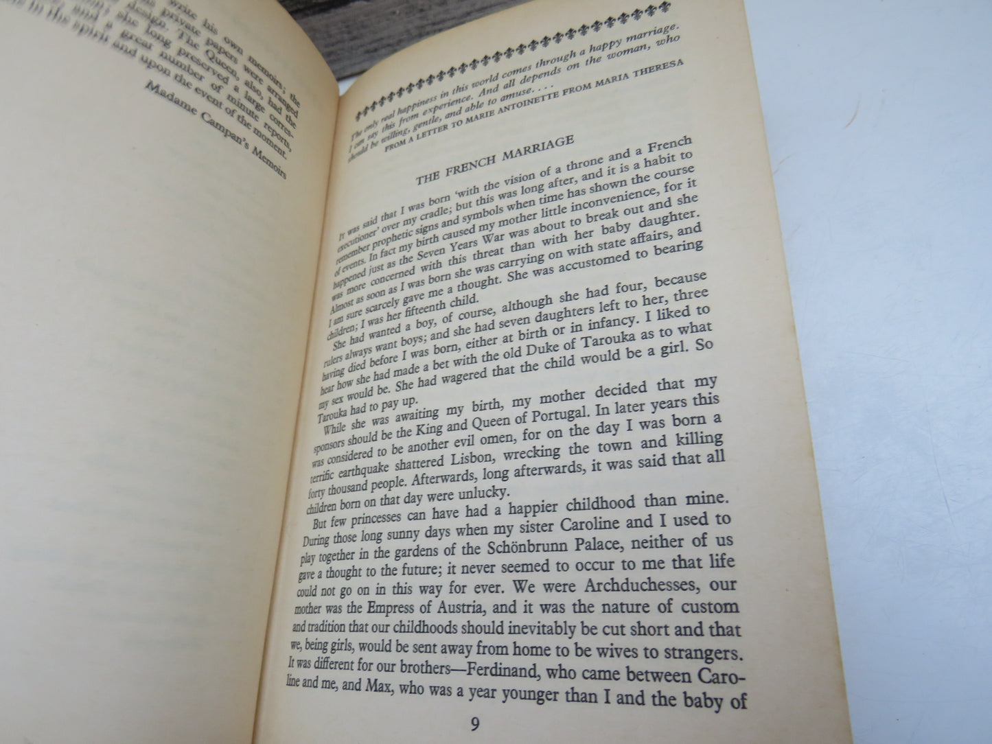 The Queen's Confession, The Story of Marie Antoinette by Victoria Holt (Historical Fiction Book, 1969)