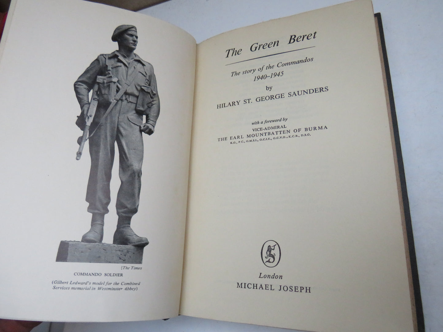 The Green Beret The Story of the Commandos 1940-1945 By Hilary St. George Saunders 1954