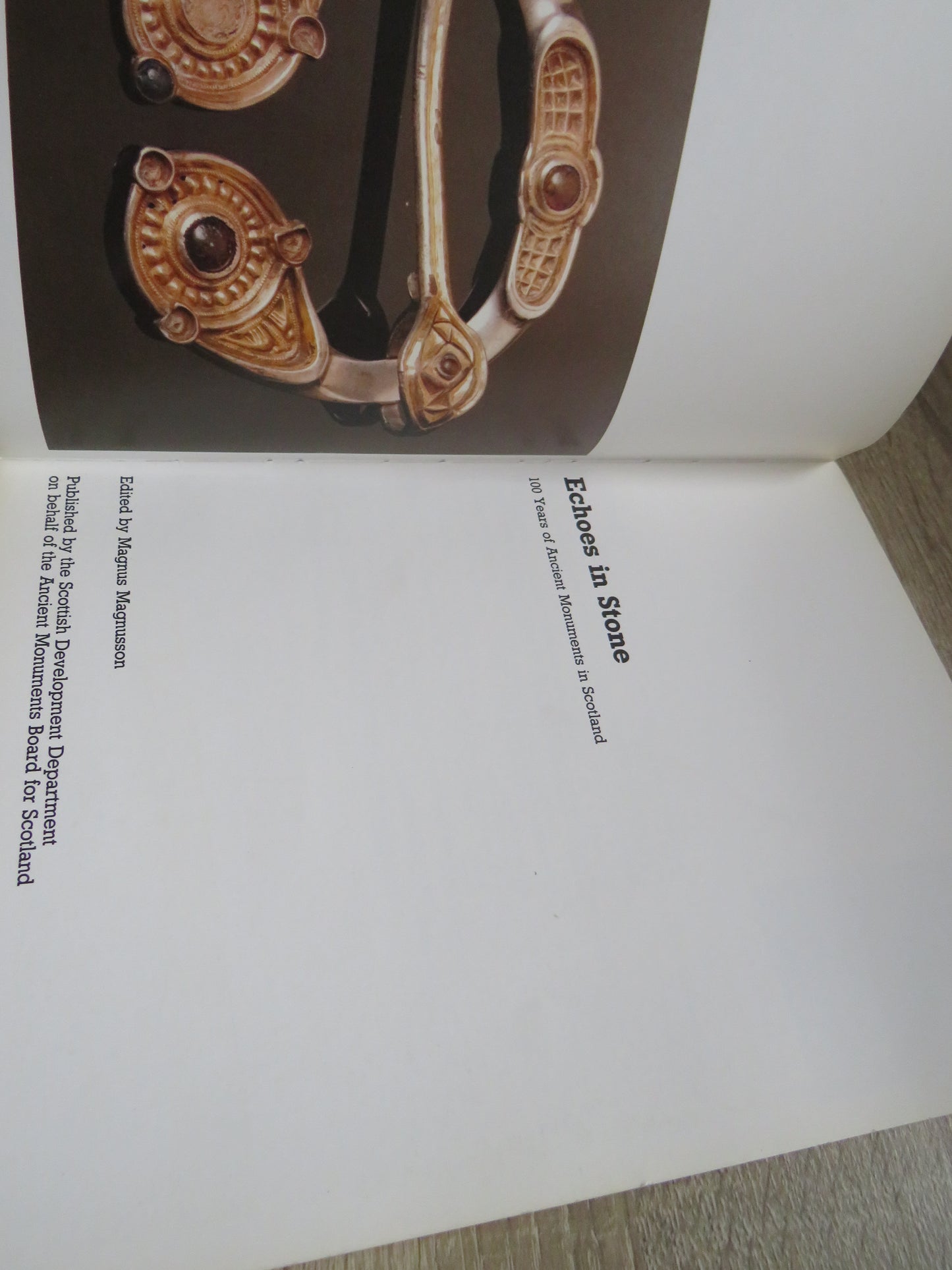 Echoes In Stone Edited by Magnus Magnusson 1983