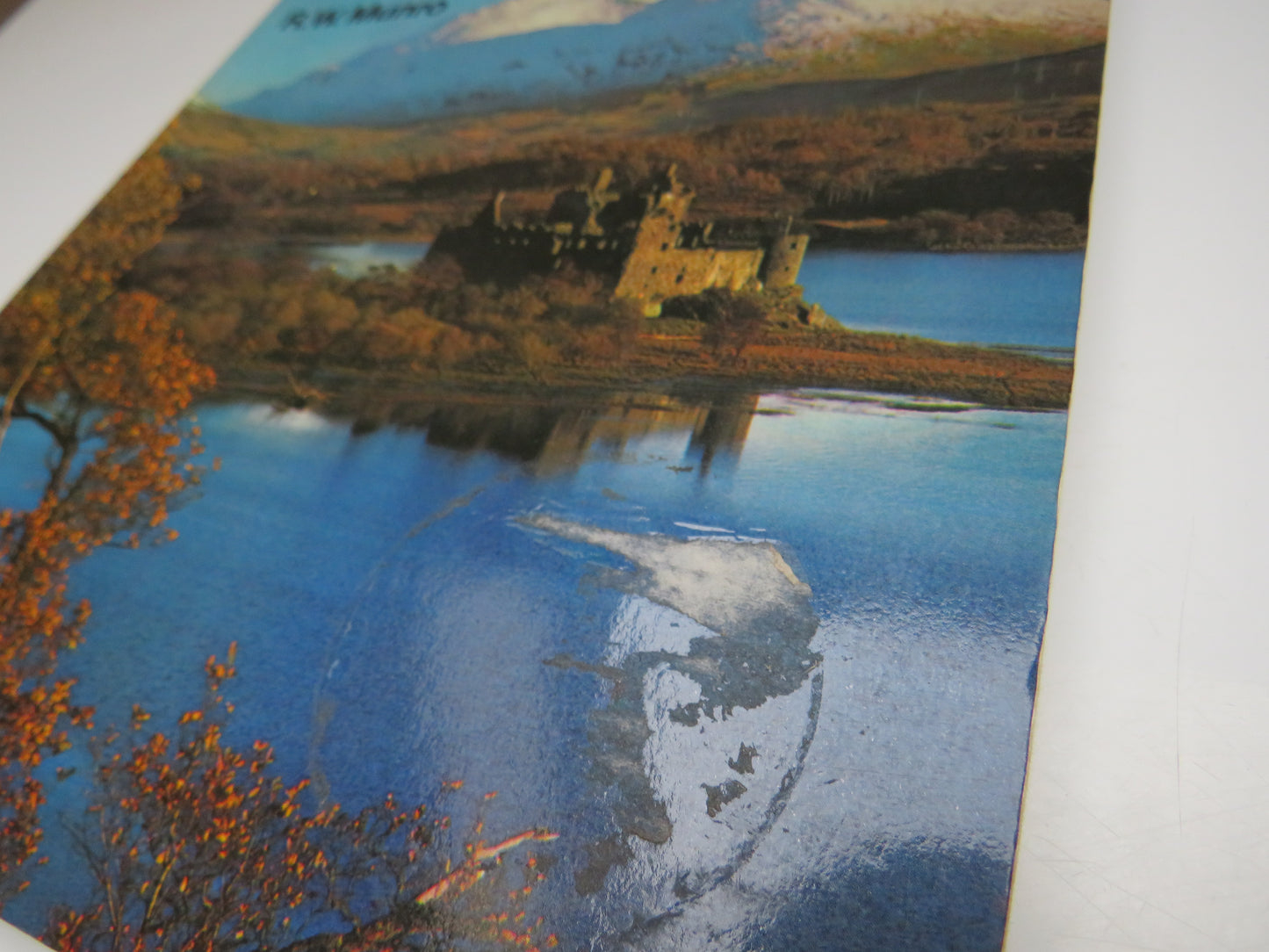 Scotland Land of Kin and Clan By R.W. Munro 1980