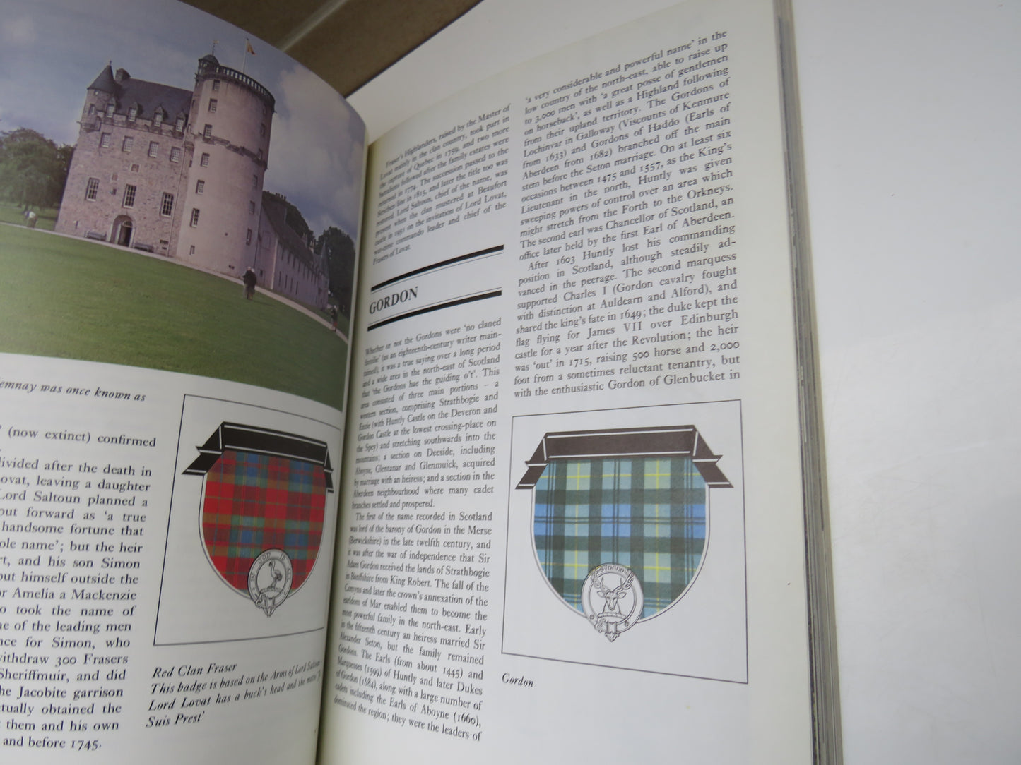 Scotland Land of Kin and Clan By R.W. Munro 1980