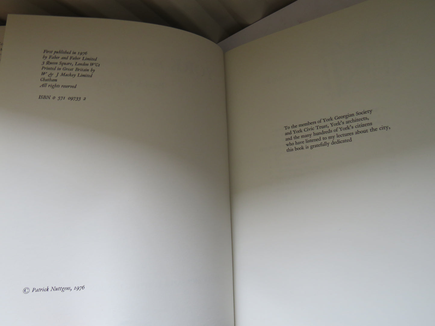 York The Continuing City By Patrick Nuttgens 1976