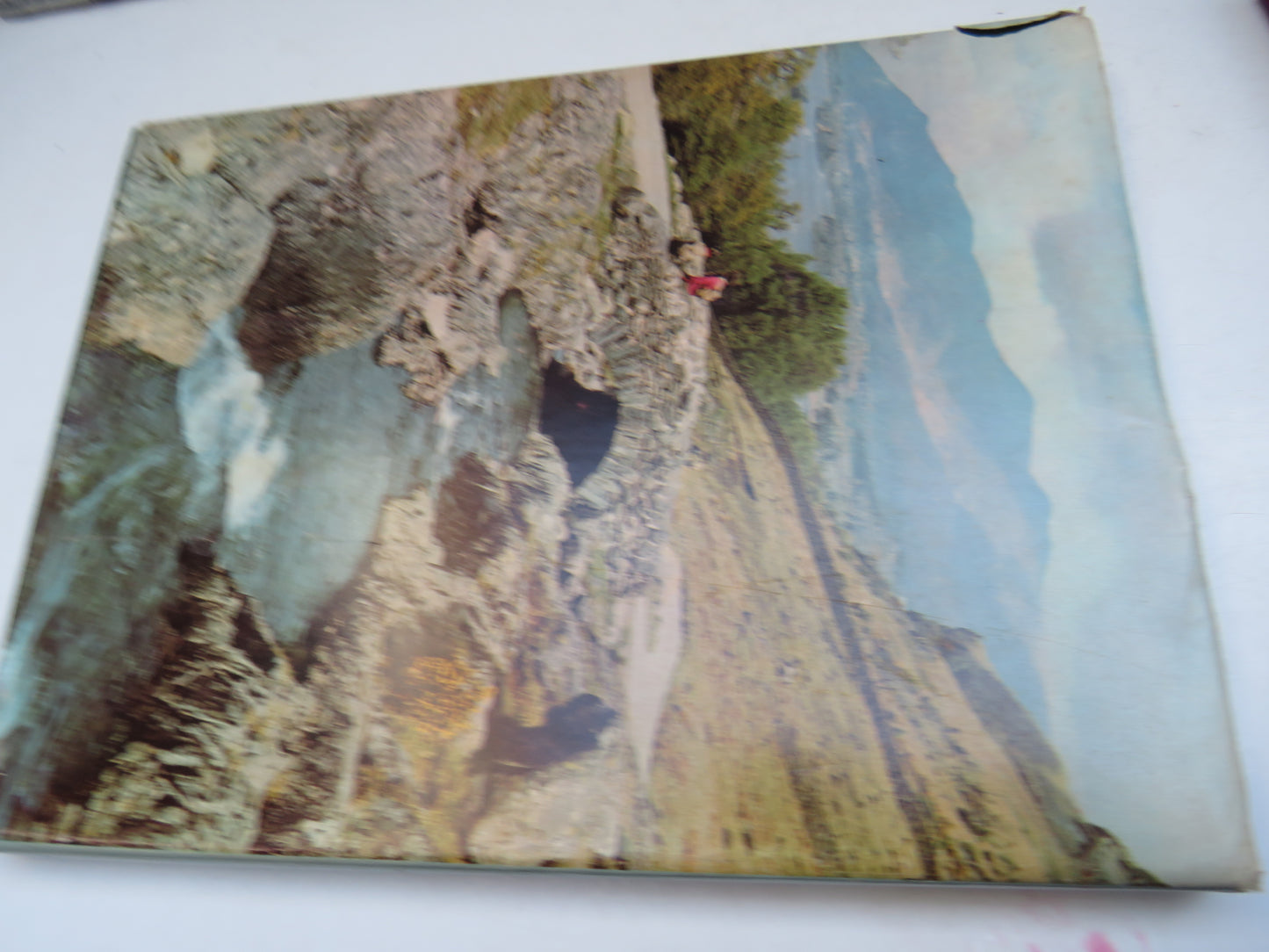 English Lakeland in Colour, A Collection of Colour Photographs with an Introductory Text and Notes on the Illustrations by Dudley Hoys, 1959