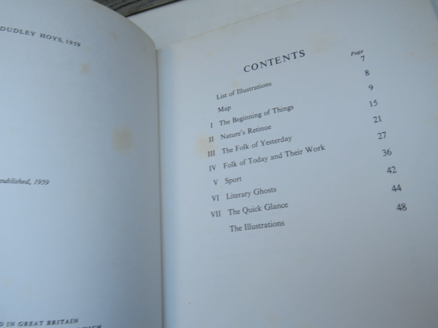 English Lakeland in Colour, A Collection of Colour Photographs with an Introductory Text and Notes on the Illustrations by Dudley Hoys, 1959