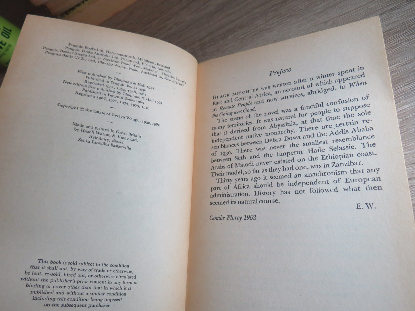 Black Mischief By Evelyn Waugh 1976 Penguin Books