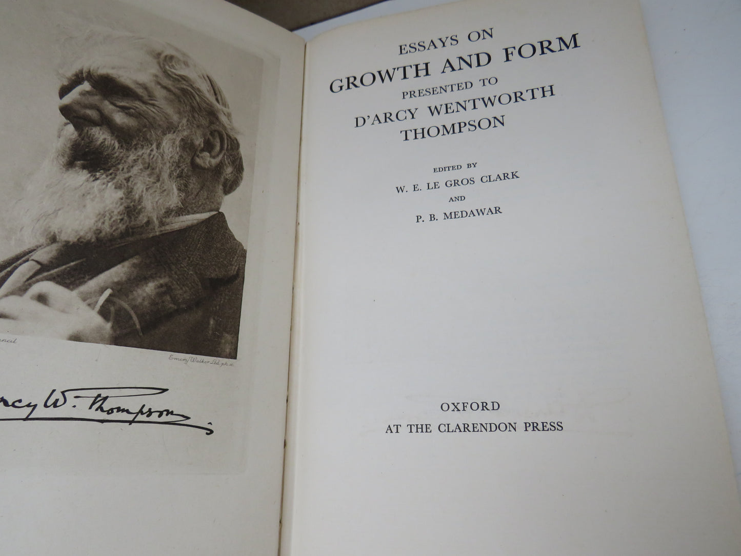 Essays on Growth and Form presented to D'arcy Wentworth Thompson, 1947