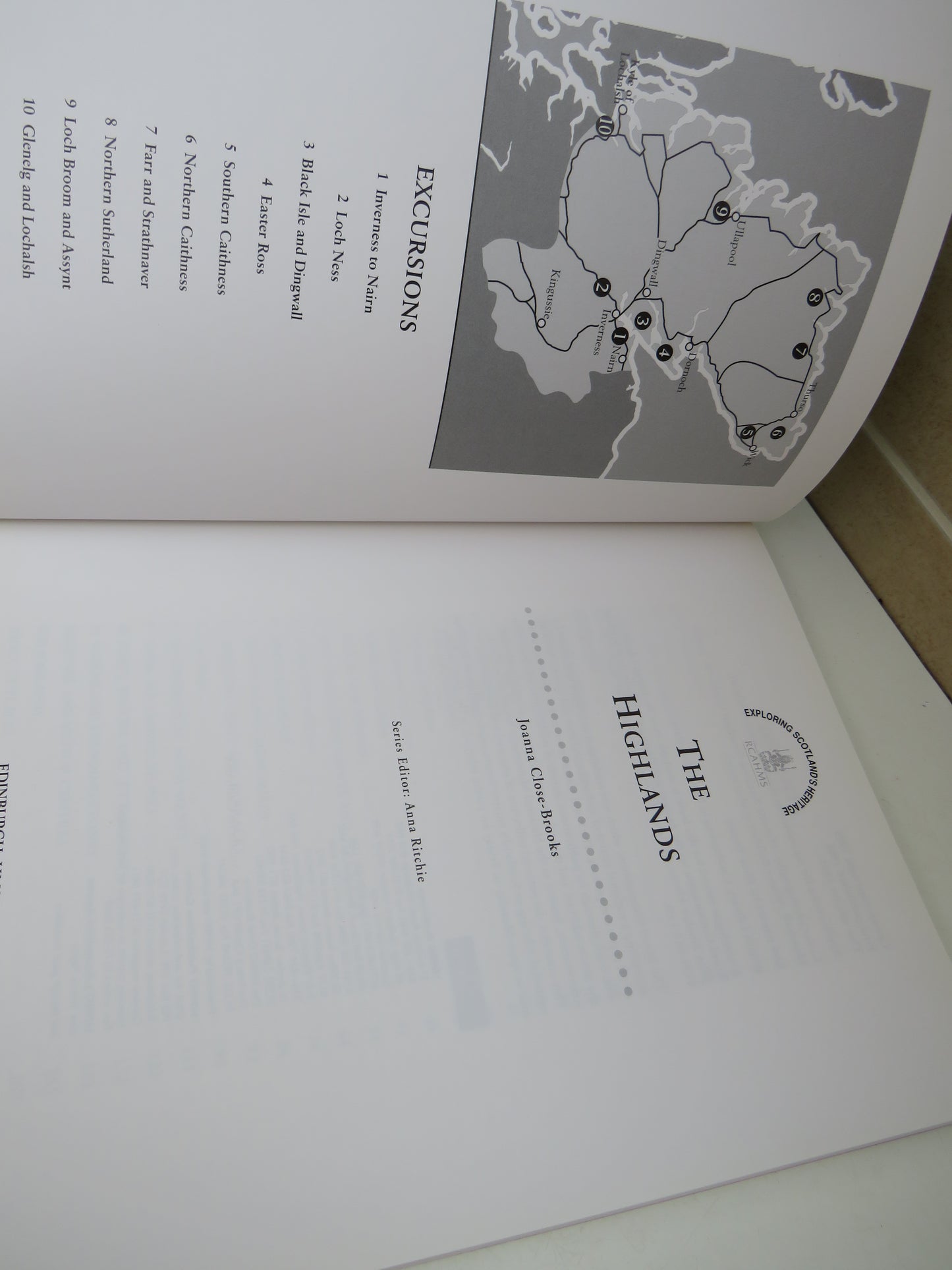 The Highlands (Exploring Scotland's Heritage) by Joanna Close-Brooks, 1995