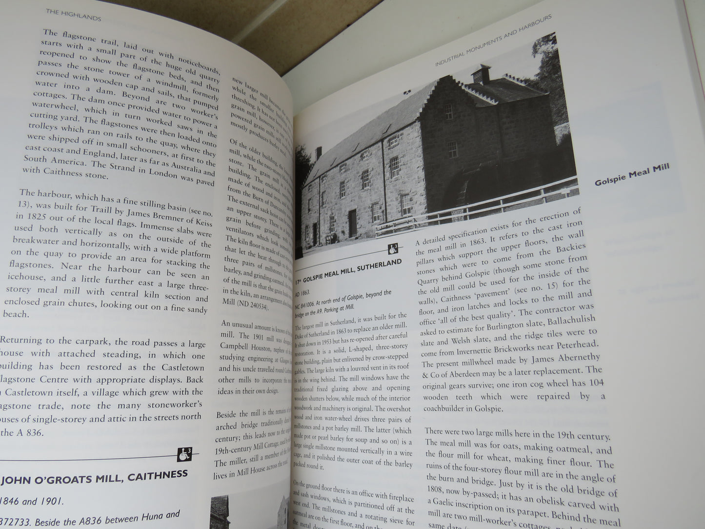 The Highlands (Exploring Scotland's Heritage) by Joanna Close-Brooks, 1995