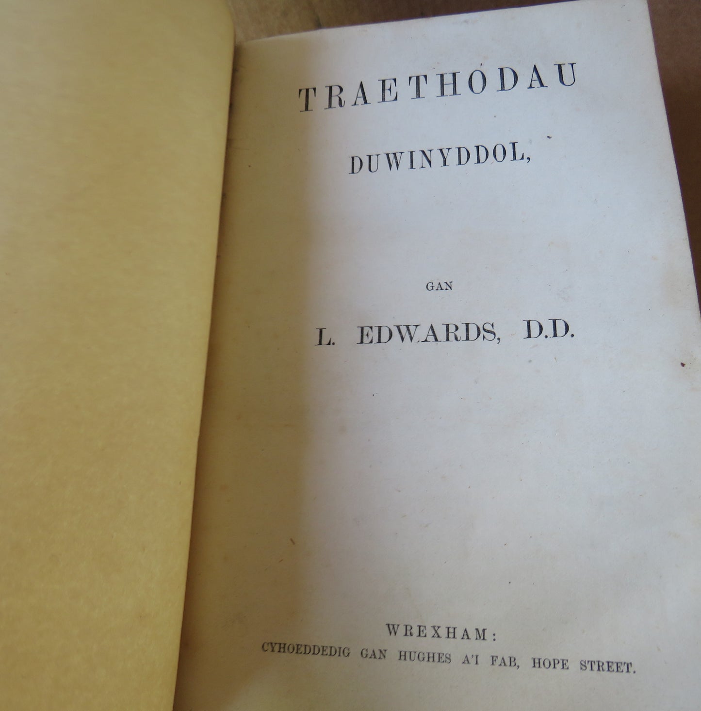 Traethodau Duwinyddol by I Edwards