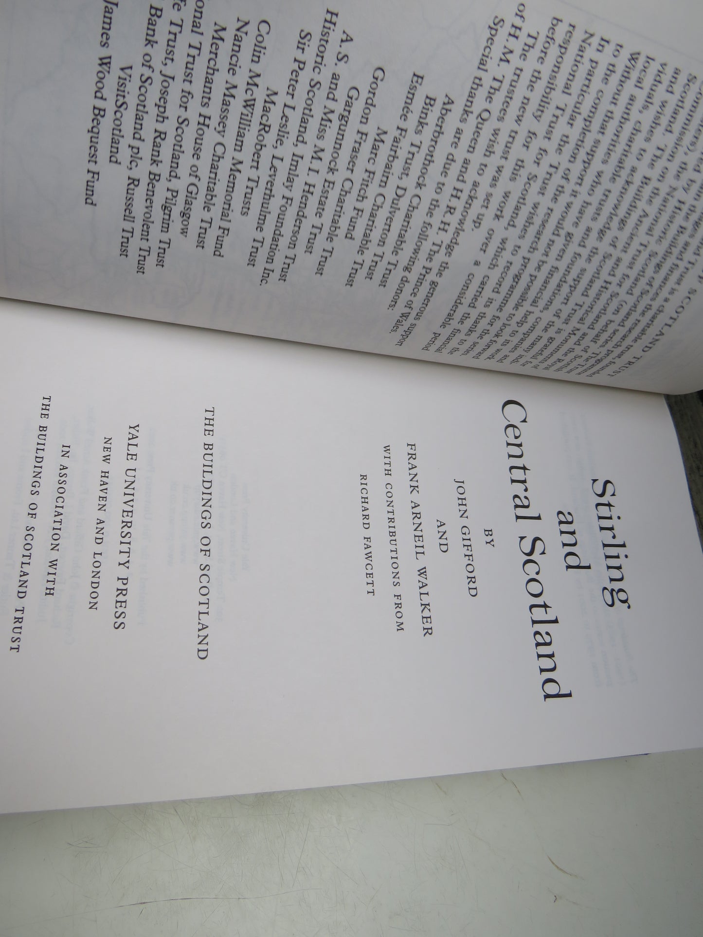 Stirling and Central Scotland By John Gifford and Frank Arneil Walker The Buildings of Scotland 2002