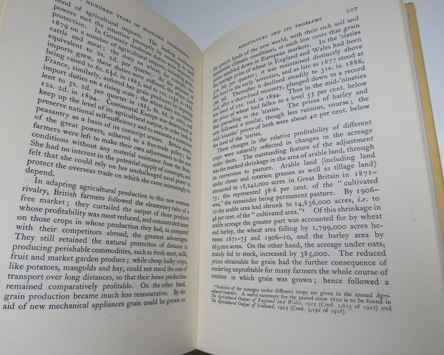 A Hundred Years of Economic Development in Great Britain (1840 - 1940) by G. P. Jones & A. G. Pool