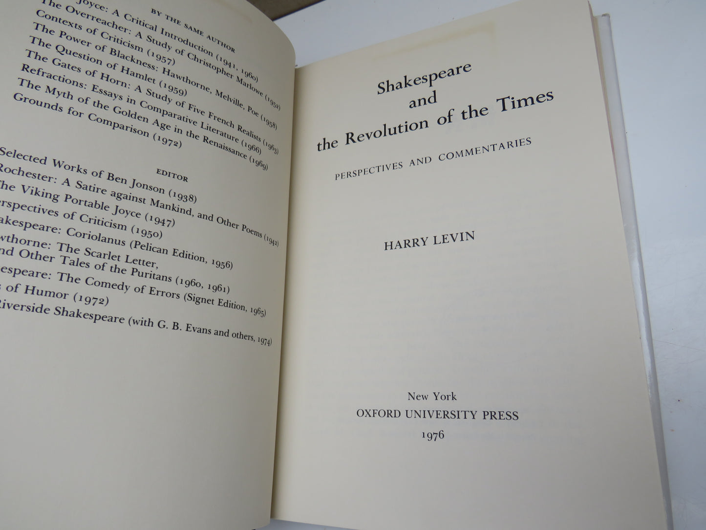 Shakespeare and The Revolution of the Times Perspectives and Commentaries By Harry Levin 1976