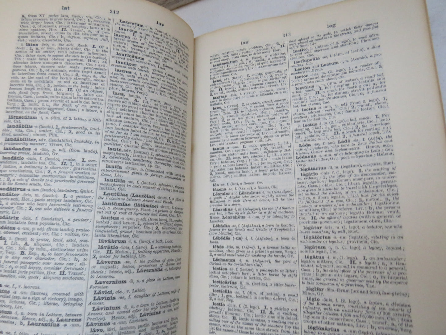 Cassell's Latin Dictionary (Latin-English and English-Latin) 1957