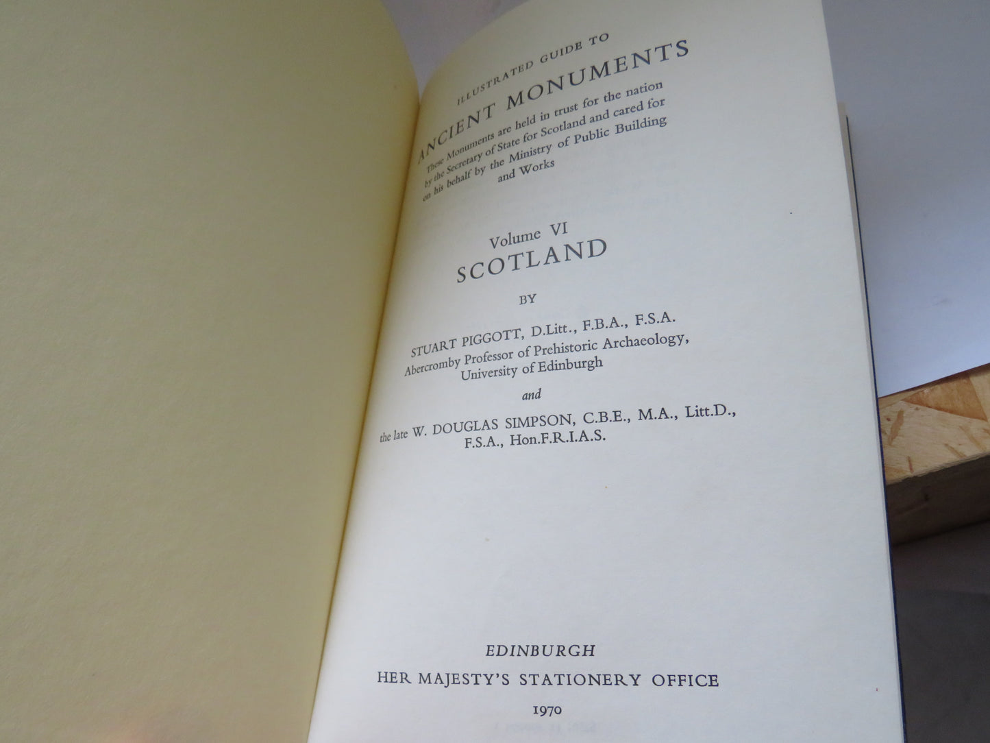 Illustrated Guide To Ancient Monuments Volume IV Scotland By Stuart Piggott 1970