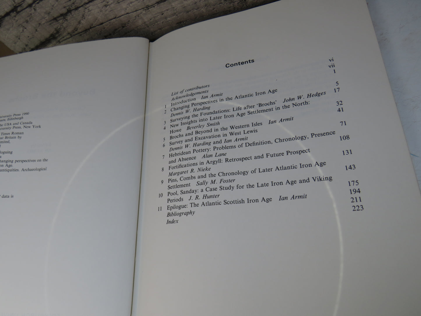 Beyond The Brochs Changing Perspectives On Atlantic Scottish Iron Age Edited by Ian Armit 1990