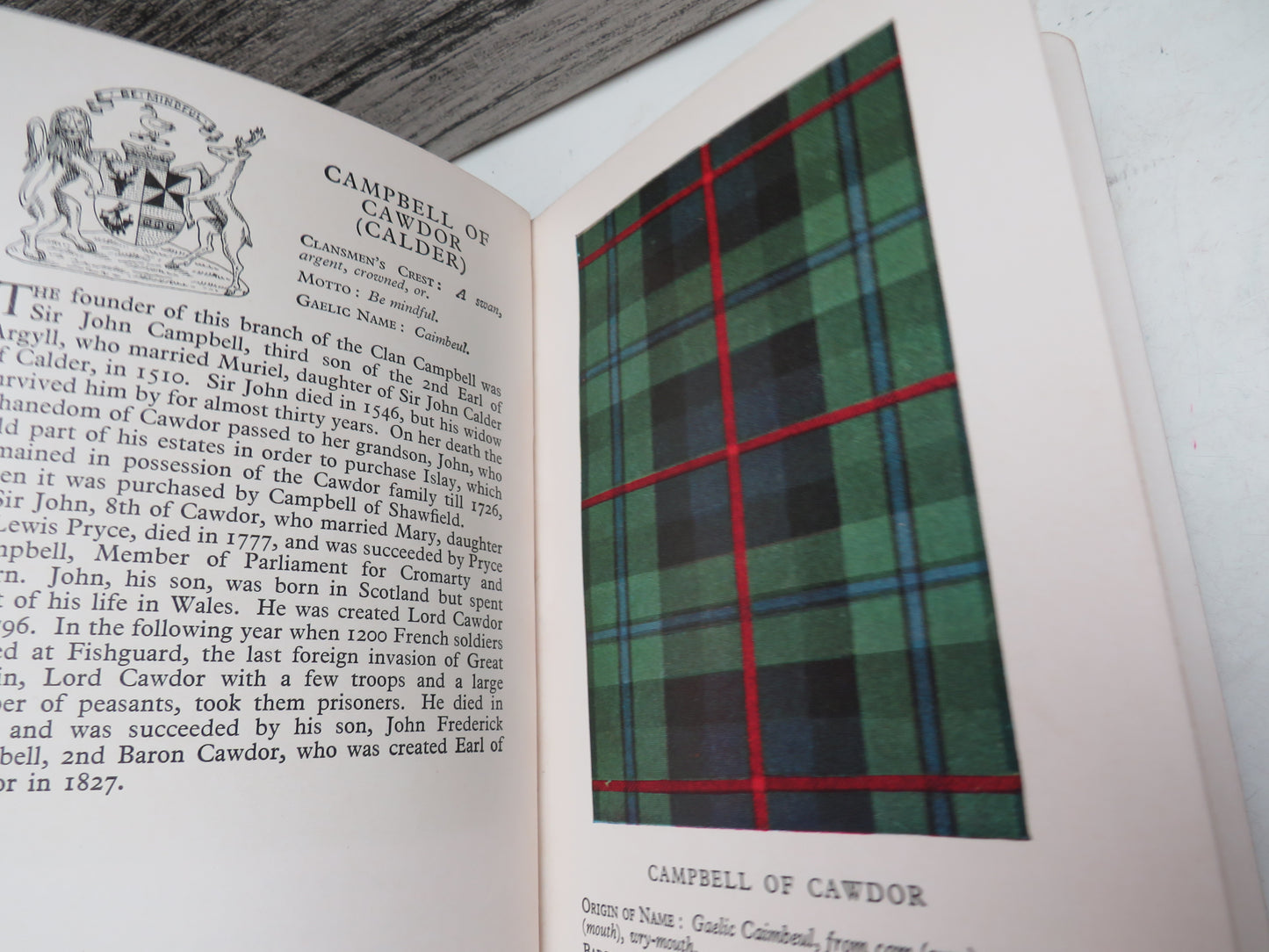 Robert Bain's The Clans and Tartans of Scotland Enlarged and Re-Edited By Margaret O. MacDougall 1954