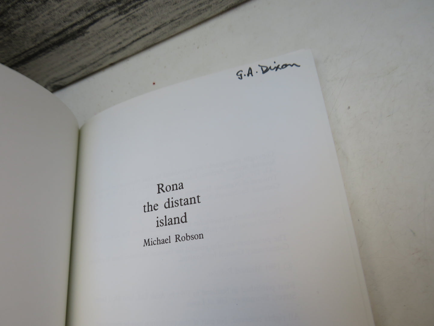Rona The Distant Island By Michael Robson 1991
