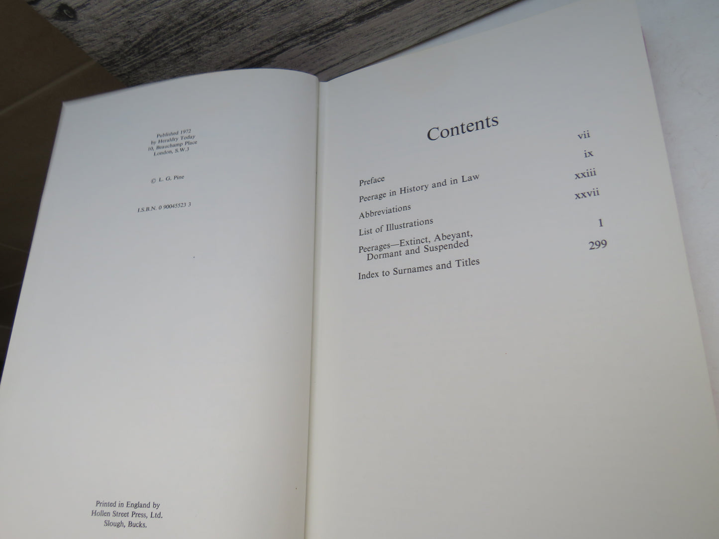The New Extinct Peerage 1884-1971 Containing Extinct, Abeyant Dormant & Suspended Peerages With Genealogies and Arms By L. G. Pine 1972