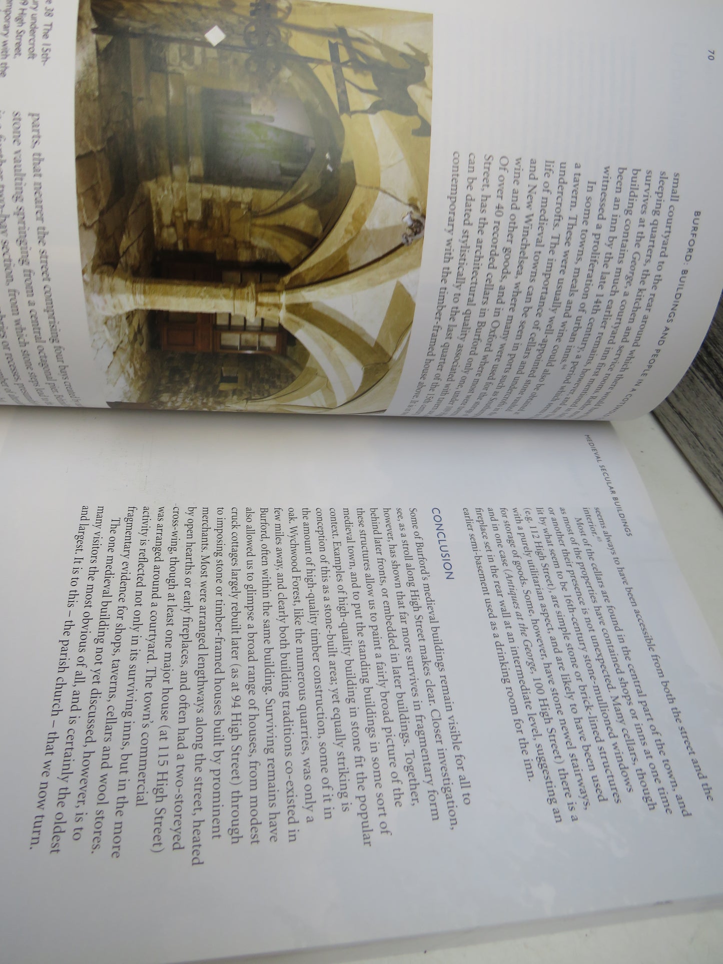 Burford Buildings and People In A Cotswold Town By Antonia Catchpole, David Clark and Robert Peberdy 2008