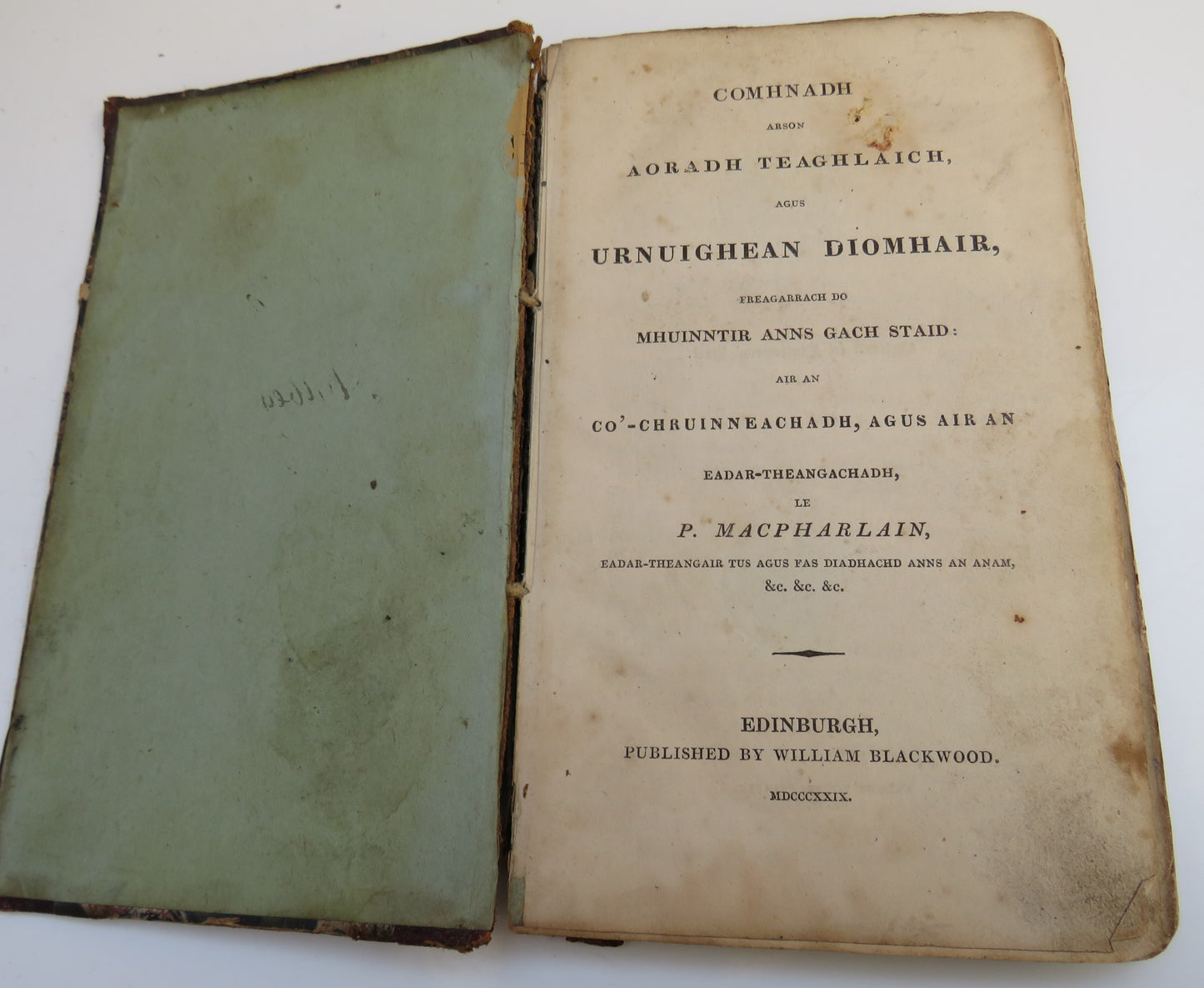 Comhnadh Arson Aoradh Teaghlaich Agus Urnuighean Diomhair 1829 Gaelic Book