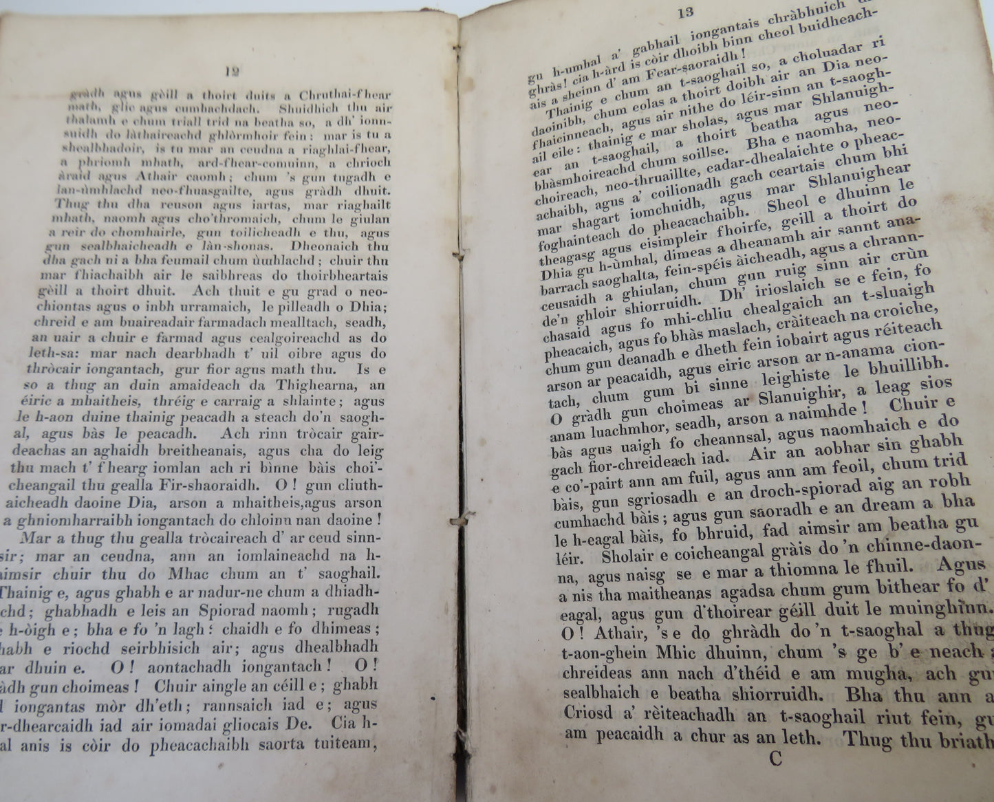 Comhnadh Arson Aoradh Teaghlaich Agus Urnuighean Diomhair 1829 Gaelic Book