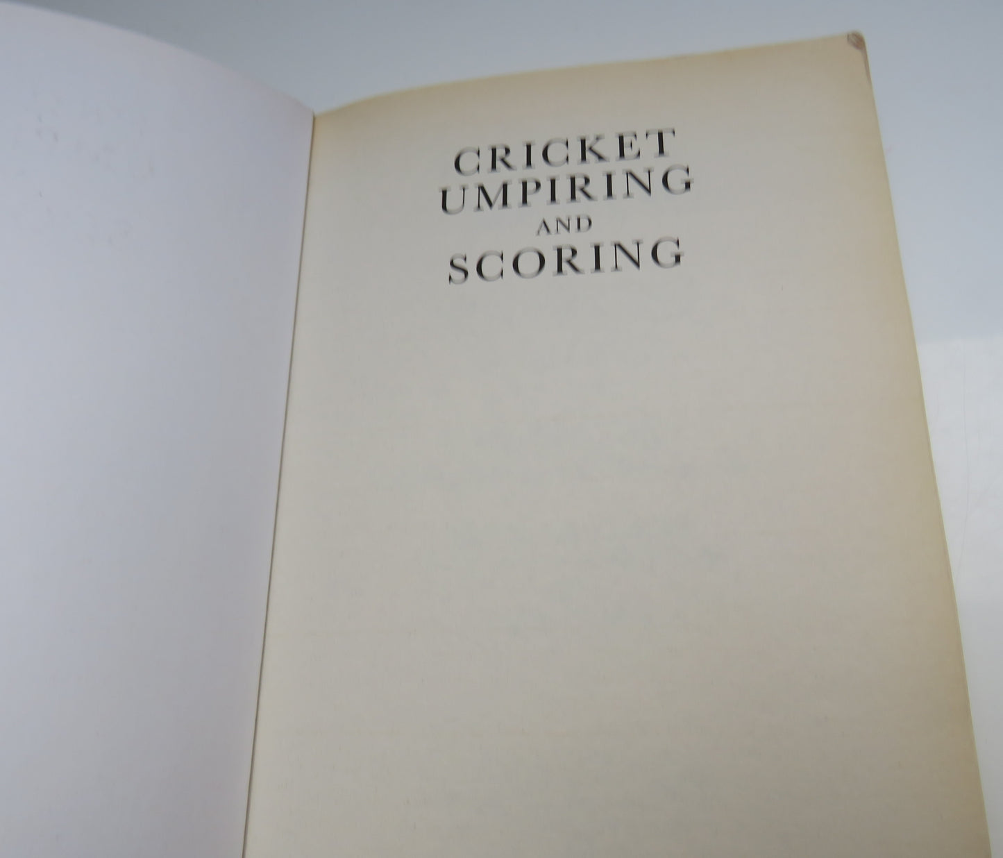Cricket Umpiring And Scoring 5th Edition By Tom Smith MBE 2001