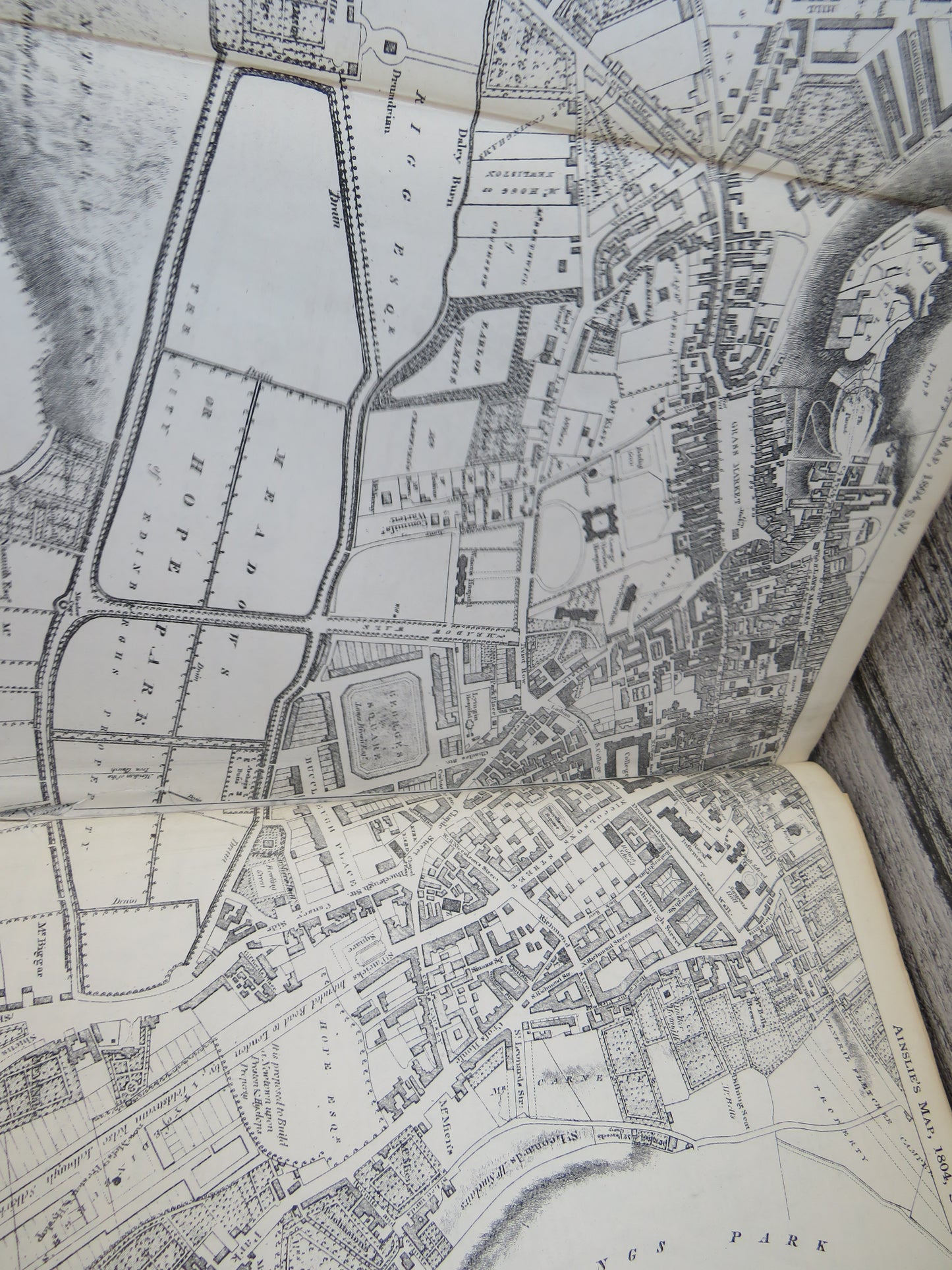 The Early Views and Maps of Edinburgh 1544-1852 With 11 Maps and 21 Illustrations 1919