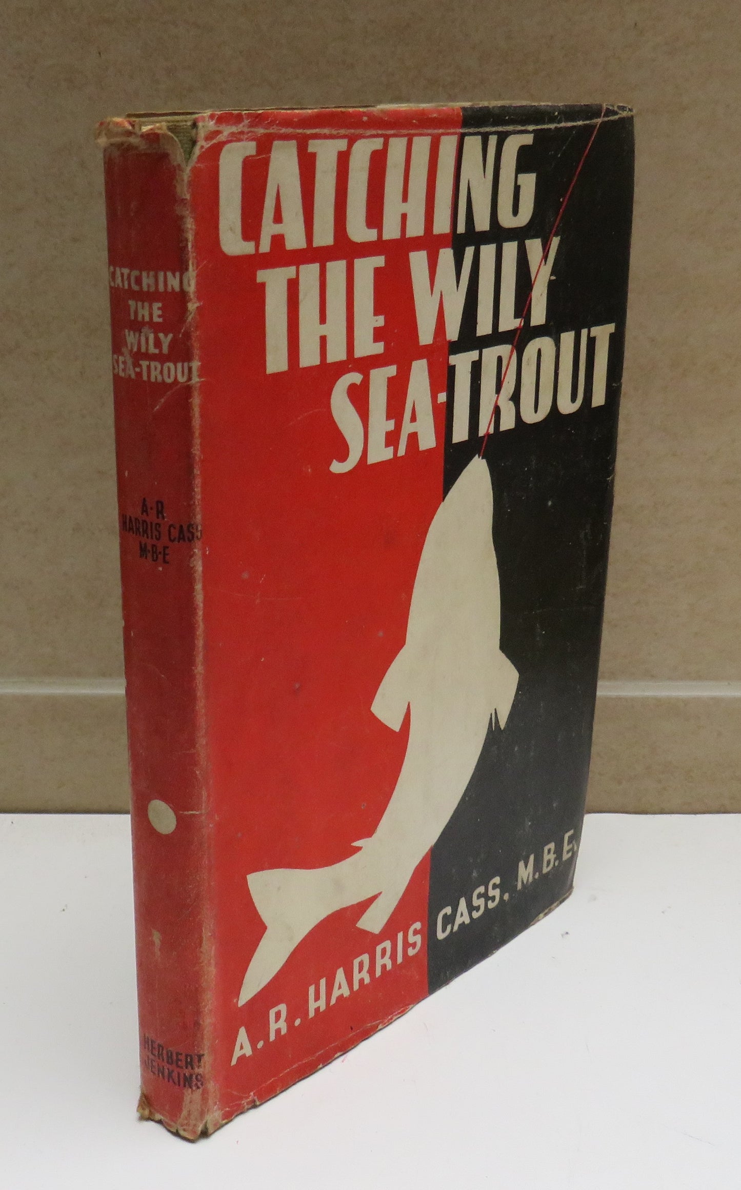 Vintage Book of 'catching the wily sea trout by a r harris cass m b e'