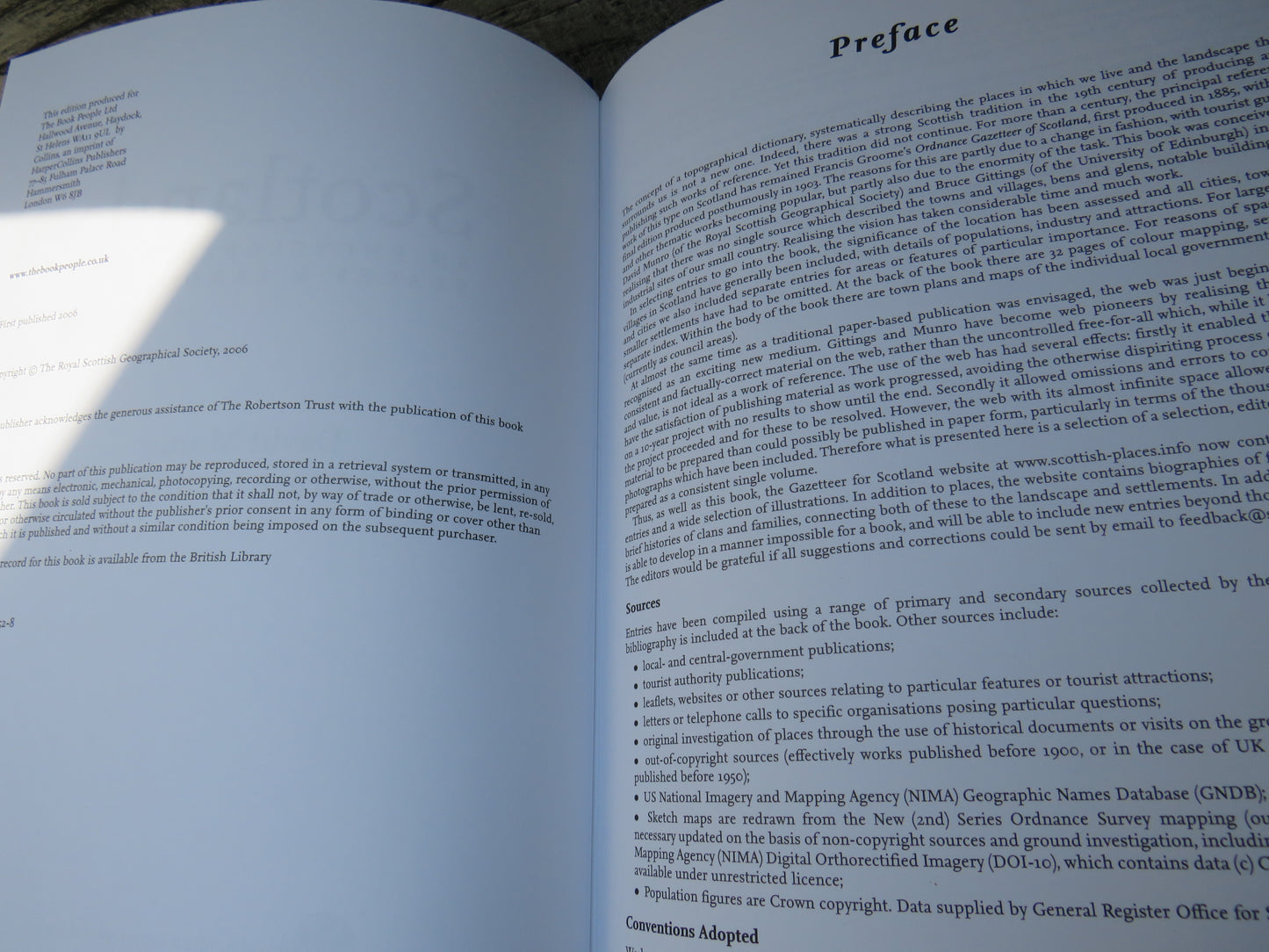 Scotland An Encyclopedia of Places & Landscape By David Munro & Bruce Gittings 2006