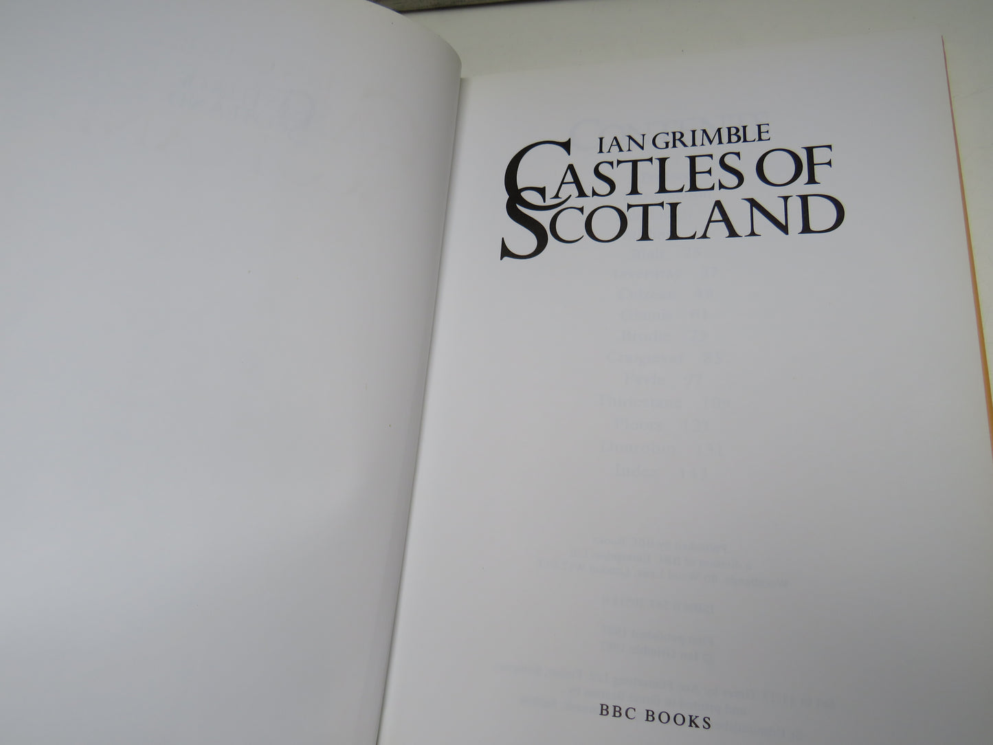 Castles of Scotland By Ian Grimble 1987