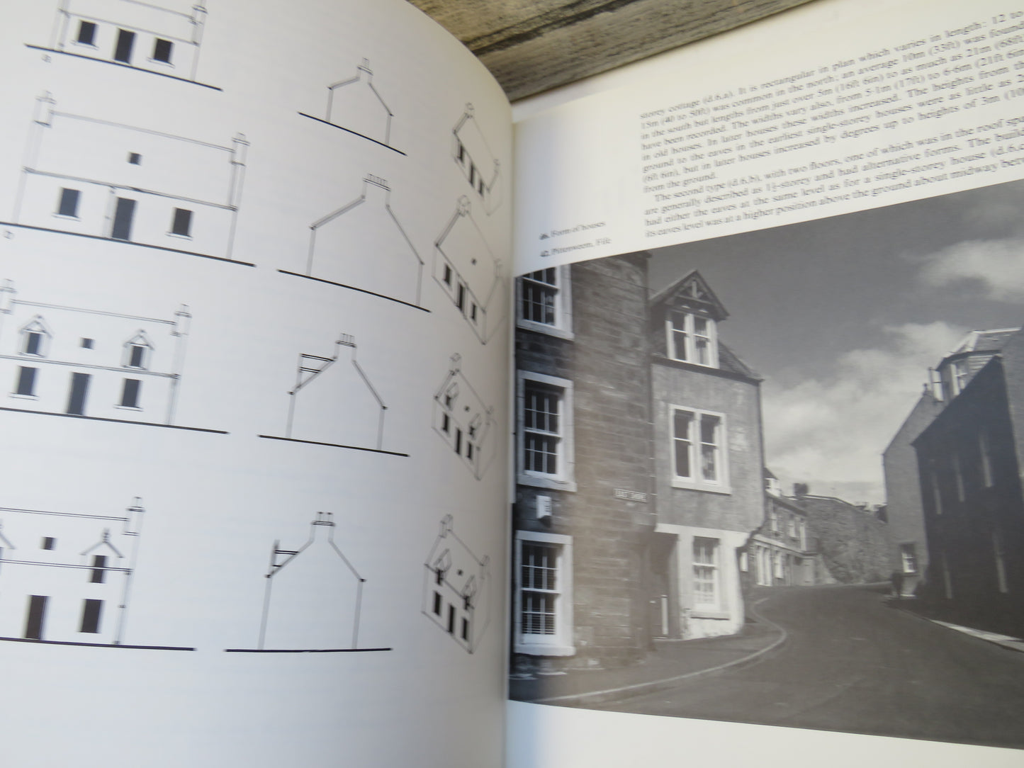 Buildings of the Scottish Countryside By Robert J. Naismith 1985