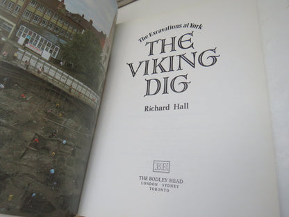 The Viking Dig, The Excavations at York by Richard Hall (Archaeology Book, 1984) book image 3