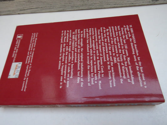 Te Riri Pakeha, The White Man by Tony Smith (New Zealand History Book, 1986)