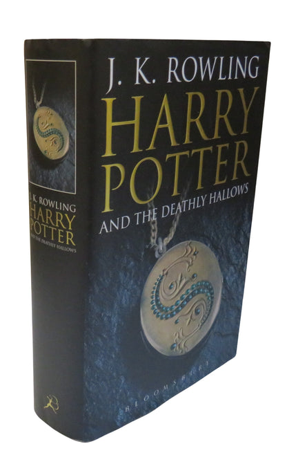Harry Potter and The Deathly Hallows By J.K. Rowling 2007 book front cover