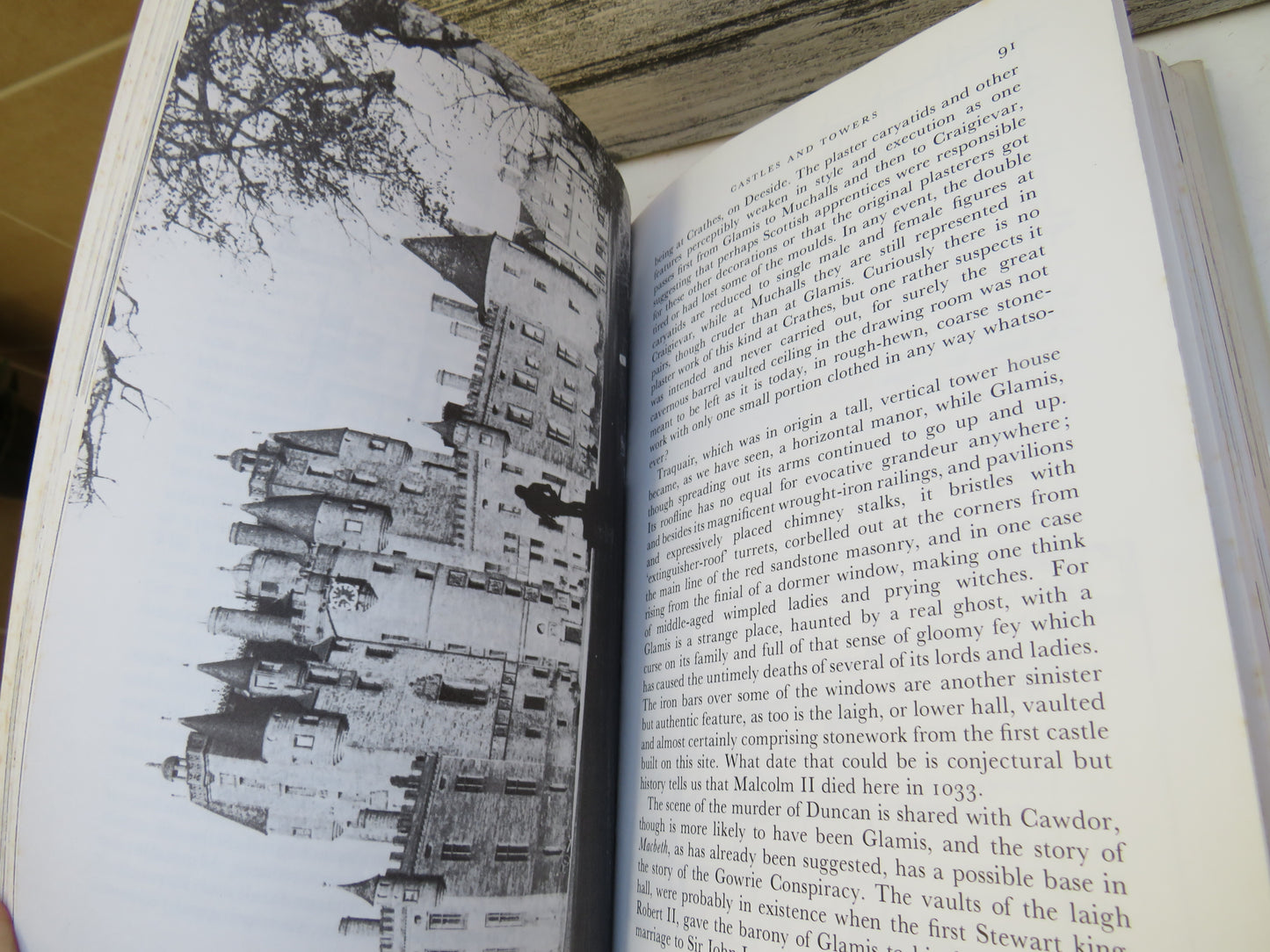 Scotland's Historic Buildings By Hubert Fenwick 1974