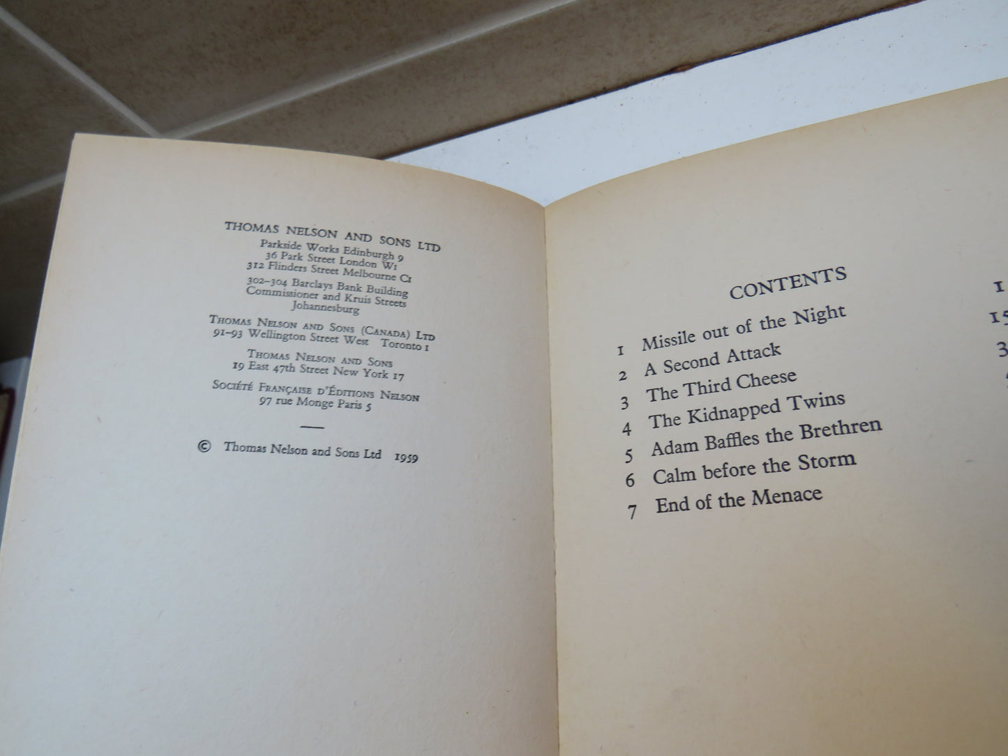 At Close Grips By Douglas V. Duff Illustrated By Robert Hodgson 1959 1st Edition