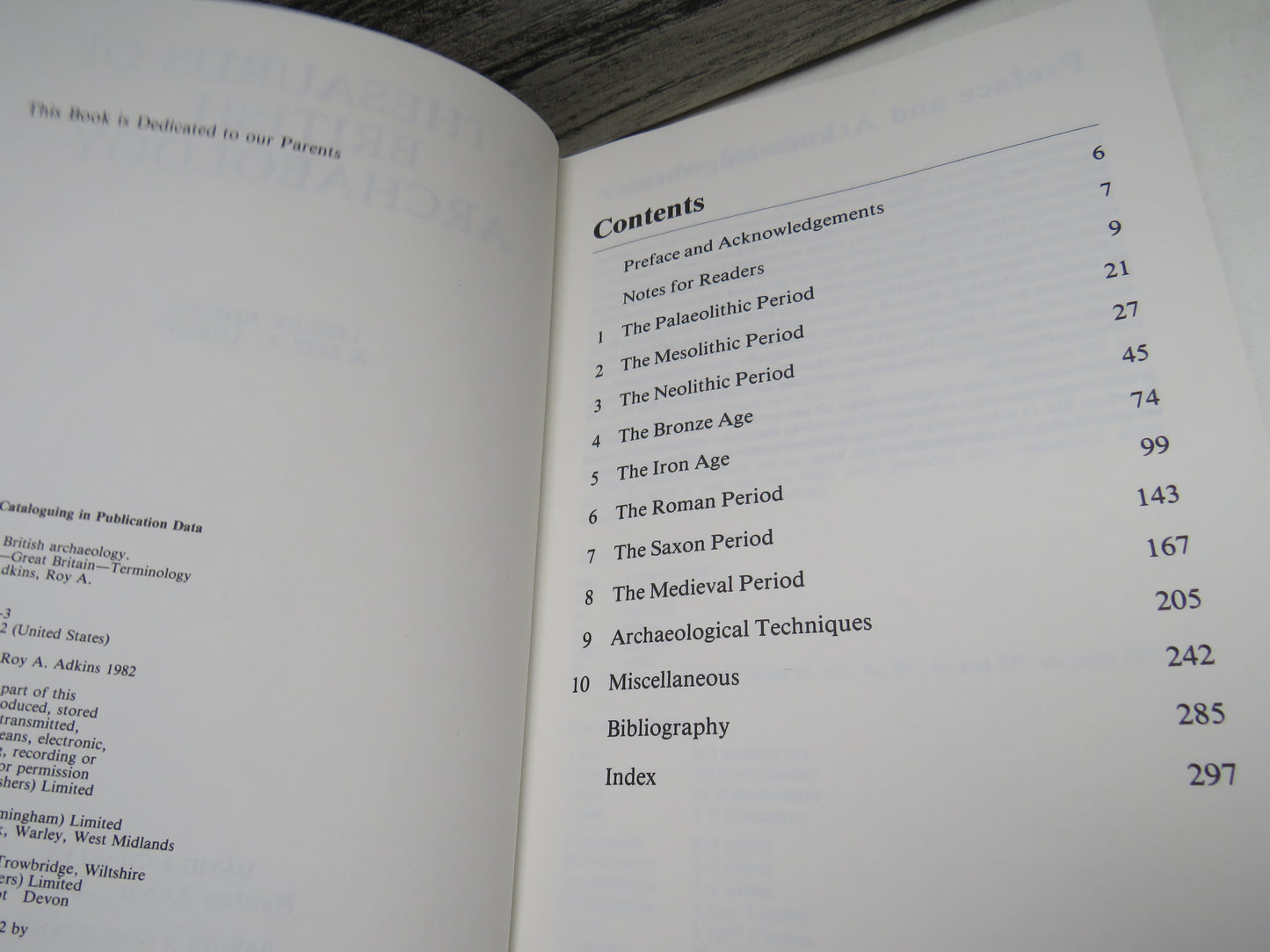 A Thesaurus of British Archaeology By Lesley Adkins & Roy A. Adkins 1982