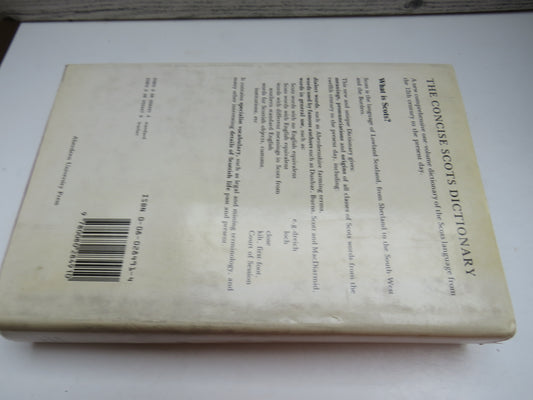 The Concise Scots Dictionary Editor-In-Chief Mairi Robinson 1985 (Vintage Scottish Reference Book) book 2