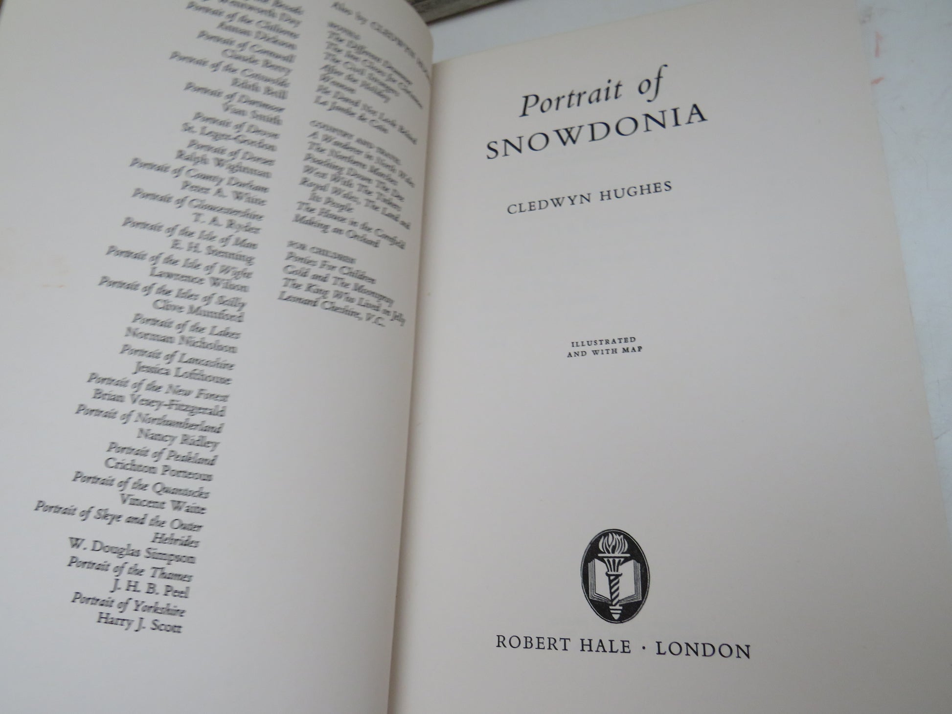 Portrait of Snowdonia By Cledwyn Hughes 1967 book image 3