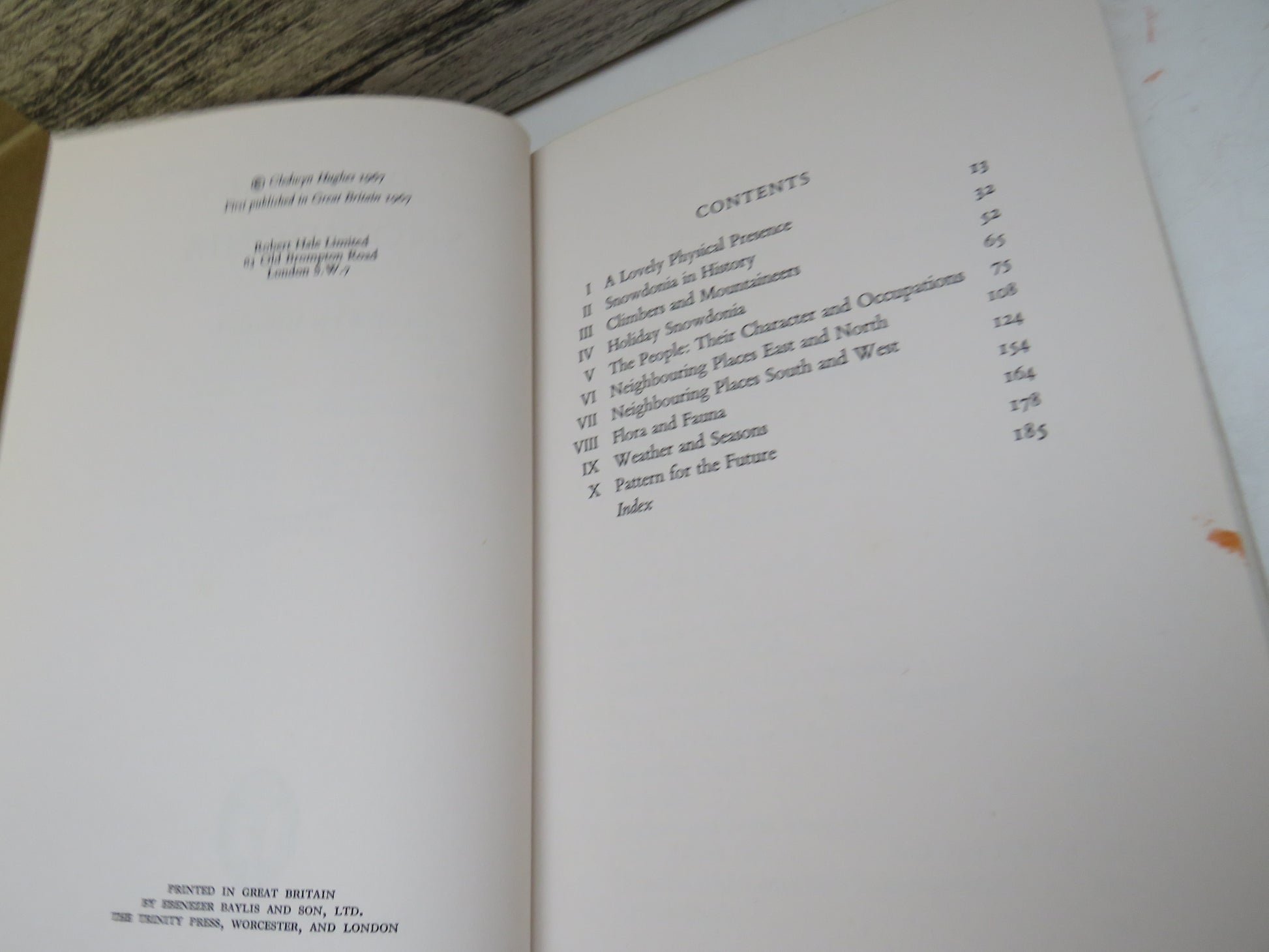 Portrait of Snowdonia By Cledwyn Hughes 1967 book image 4