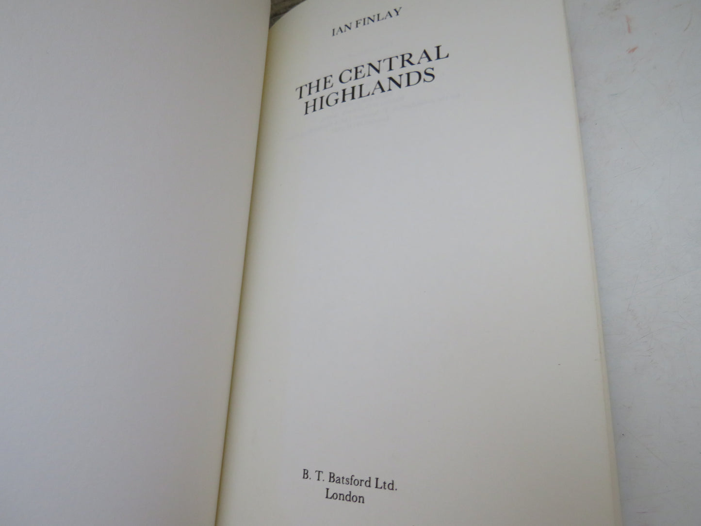 The Central Highlands By Ian Finlay 1976 book image 3
