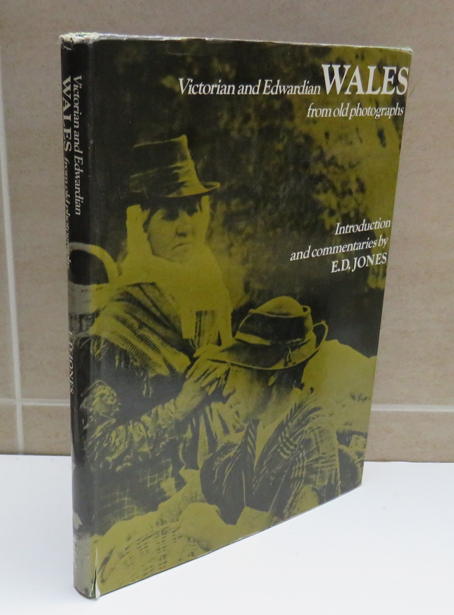 Victorian and Edwardian Wales from Old Photographs, Introduction and commentaries by E. D. Jones, 1972