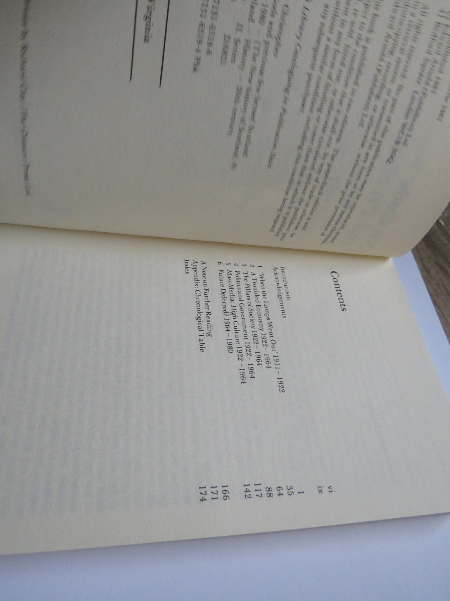 No Gods and Precious Few Heroes Scotland 1914-1980 By Christopher Harvie 1981