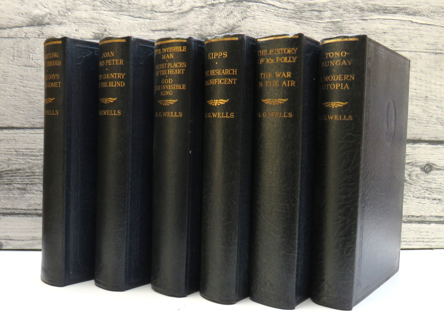Small Set of 6 Books By H.G. Wells Inc The Invisible Man Kipps Joan and Peter (Classic Science Fiction Set) book cover