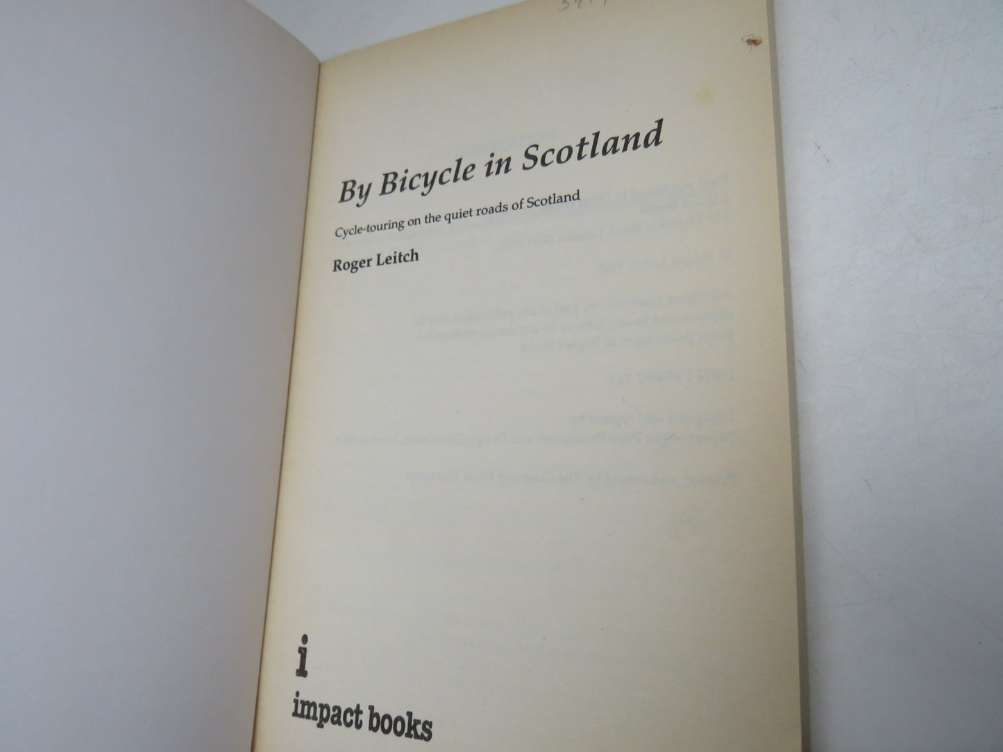 By Bicycle in Scotland by Roger Leitch, Cycle-touring on the quiet roads of Scotland, 1993