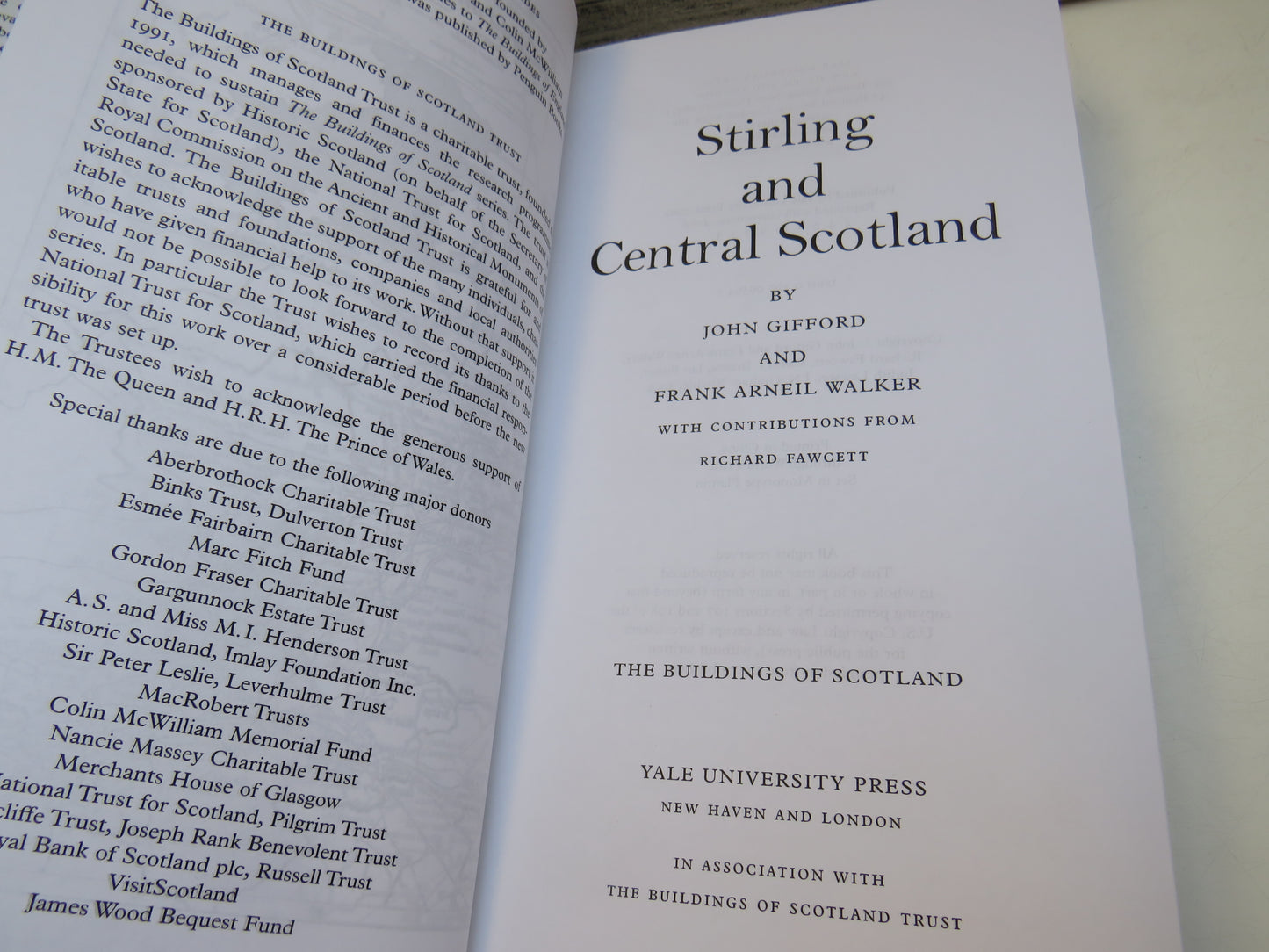Stirling and Central Scotland By John Gifford and Frank Arneil Walker The Buildings of Scotland 2002