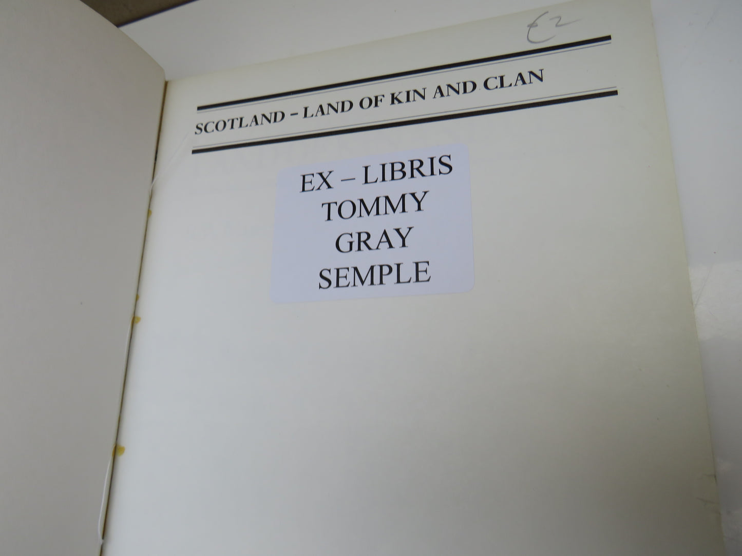 Scotland Land of Kin and Clan By R.W. Munro 1980