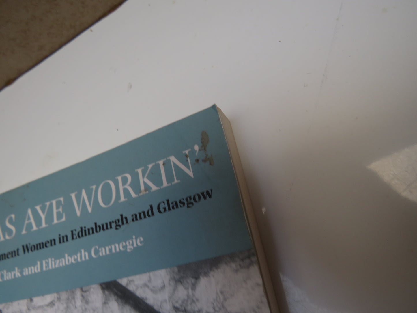 She Was Aye Workin Memories of Tenement Woman In Edinburgh and Glasgow By Helen Clark and Elizabeth Carnegie 2010